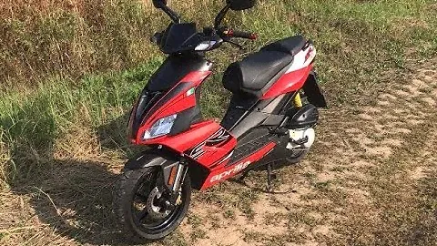 Aprilia SR50 R обзор и тест драйв