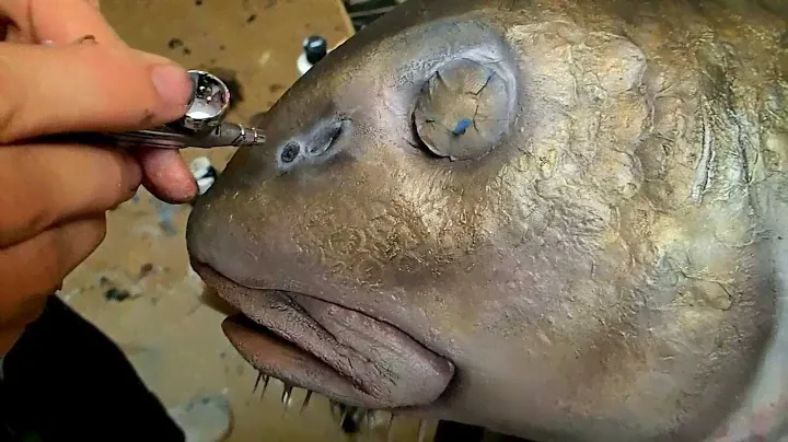 Painting a Drum fish replica mount