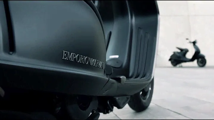 Vespa 946 Emporio Armani