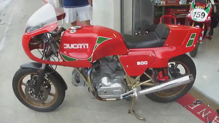 Ducati 900 Mike Hailwood Replica - how to kickstart this classic beauty and be supercool hero :-)
