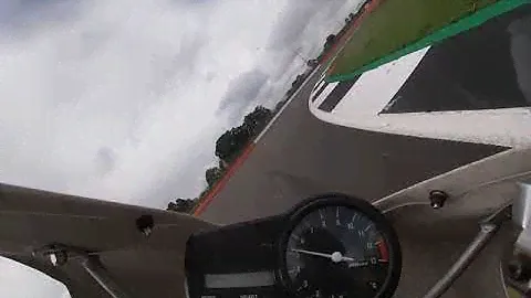 Rich (red/black Spidi) Vs Jonnie (Camera) Silverstone 16thAug20