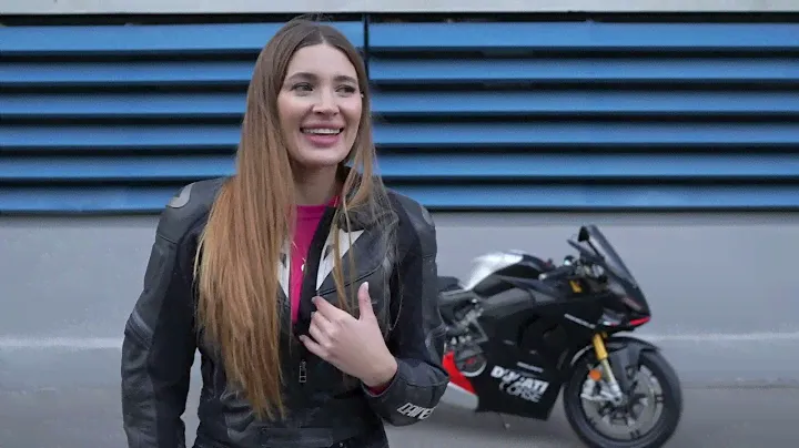Ducastish обозревает новый Ducati Panigale V4SP2 2023. Женский взгляд на технику.