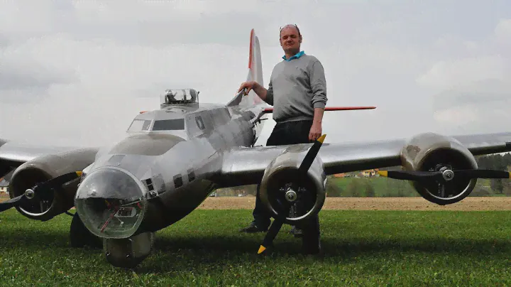 19 ft. B-17 "Flying Fortress" (Aluminum Overcast)