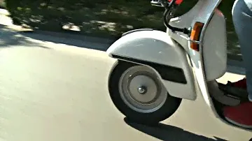 50-летие скутера Vespa Primavera отметили грандиозным парадом
